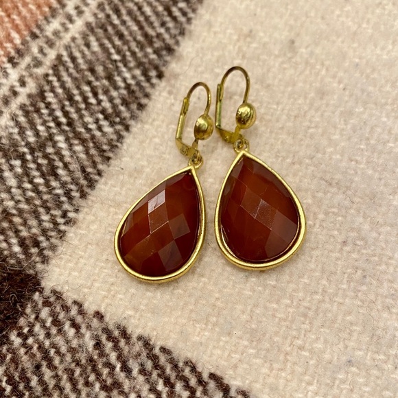 ๐ Maple Brown Teardrop Earrings - Picture 2 of 5